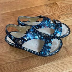 Alegria women’s size 8 sandal.